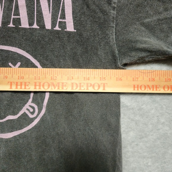 NIRVANA Youth Medium Womens Small Shirt Black Pink Smiley Face Band Grunge Rock - Picture 4 of 4